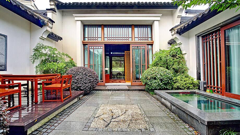 7two-bedroom-family-villa_yard_920x518