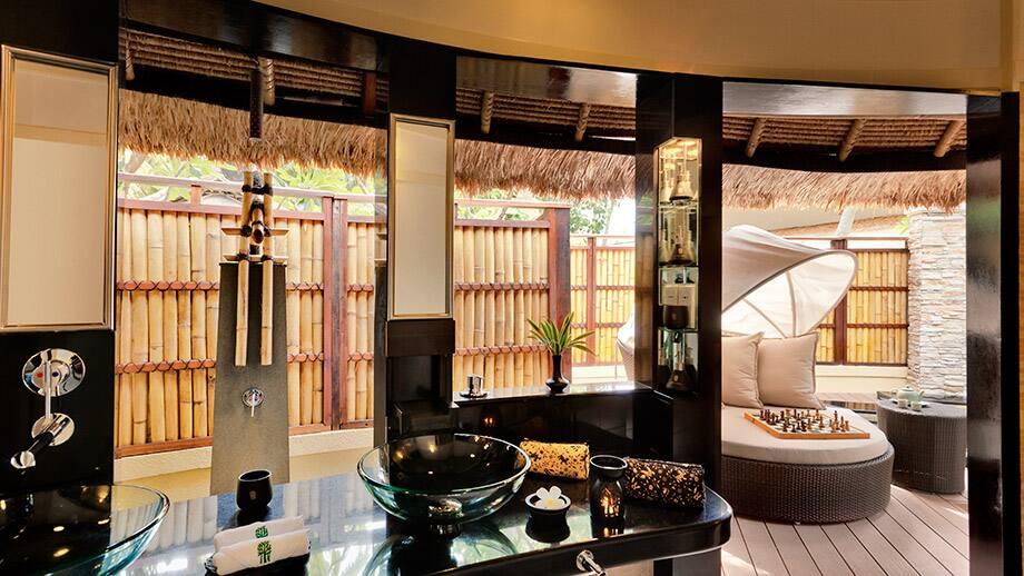 Banyan Tree Maldives Vabbinfaru Accommodation - Beachfront Pool Villa Bathroom