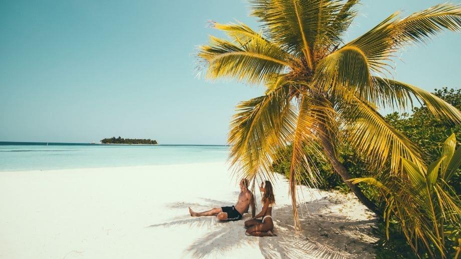 Banyan Tree Maldives Vabbinfaru Gallery - Palm Fringed Beach