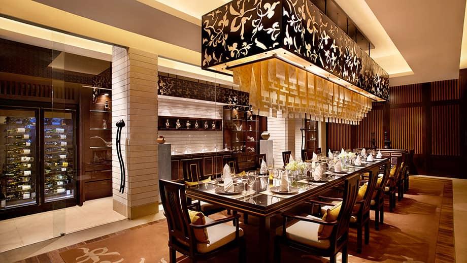 Banyan Tree Meet for More Lang Co Offer