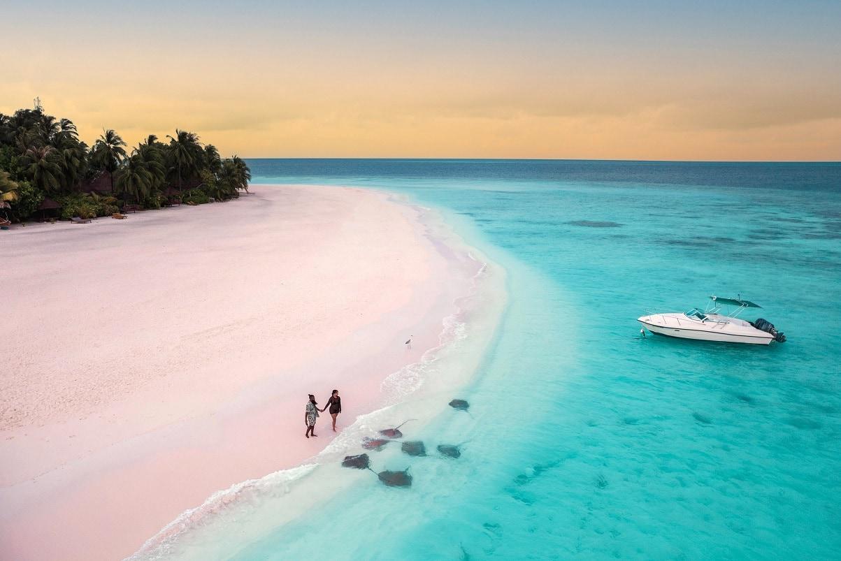 Banyan Tree Vabbinfaru Maldives Stingray Sunset