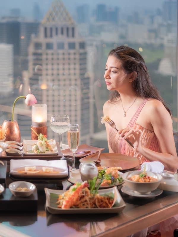 Romantic_Couple_Come_Closer