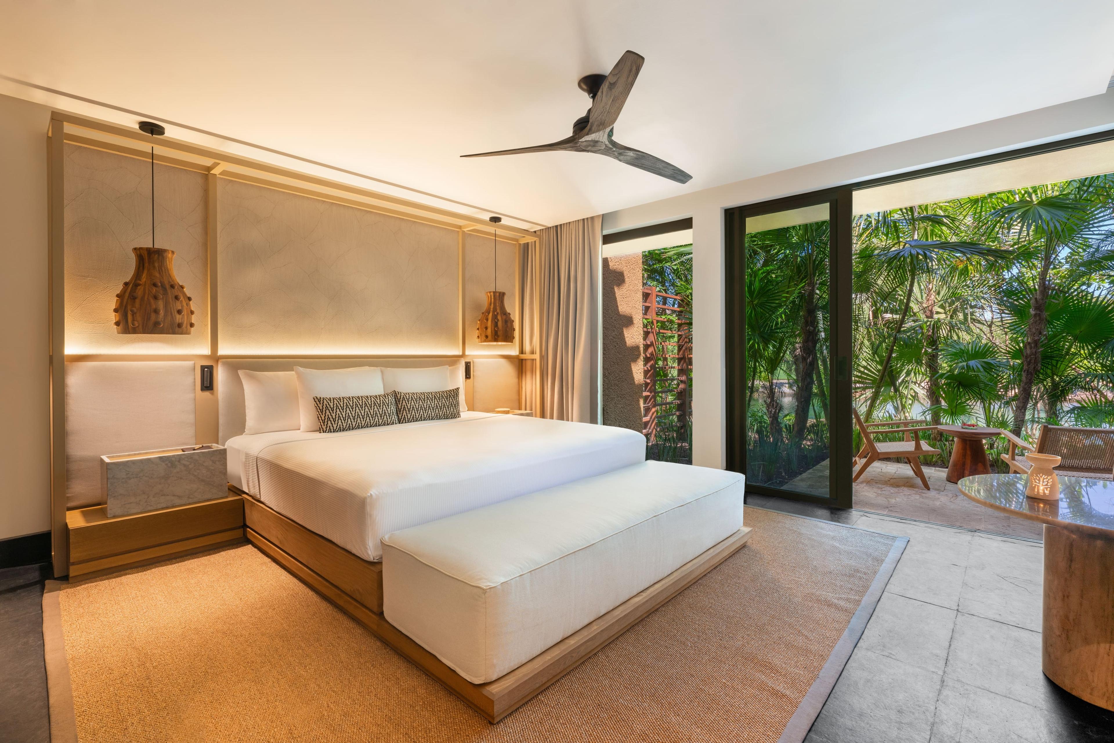 BTMXMY_THREE_BEDROOM_FAMILY_RESIDENCE_MASTER_BEDROOM
