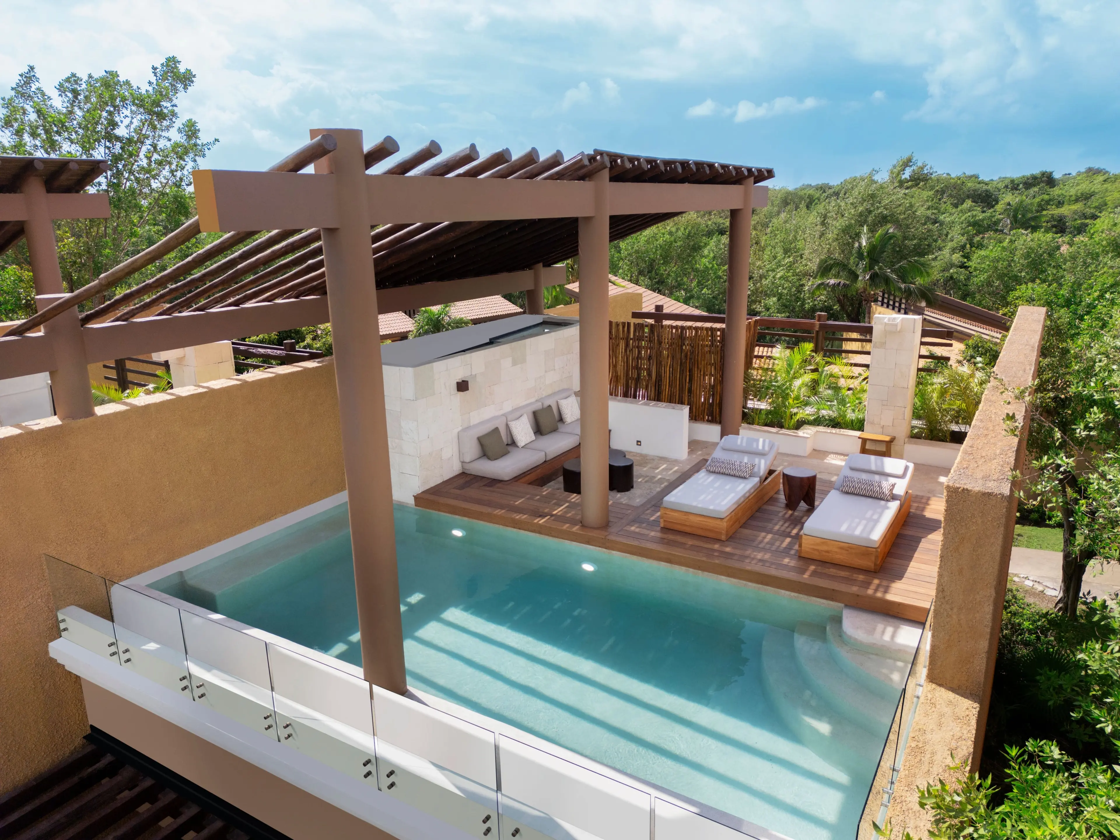BTMXMY_THREE_BEDROOM_FAMILY_RESIDENCE_TERRACE_2