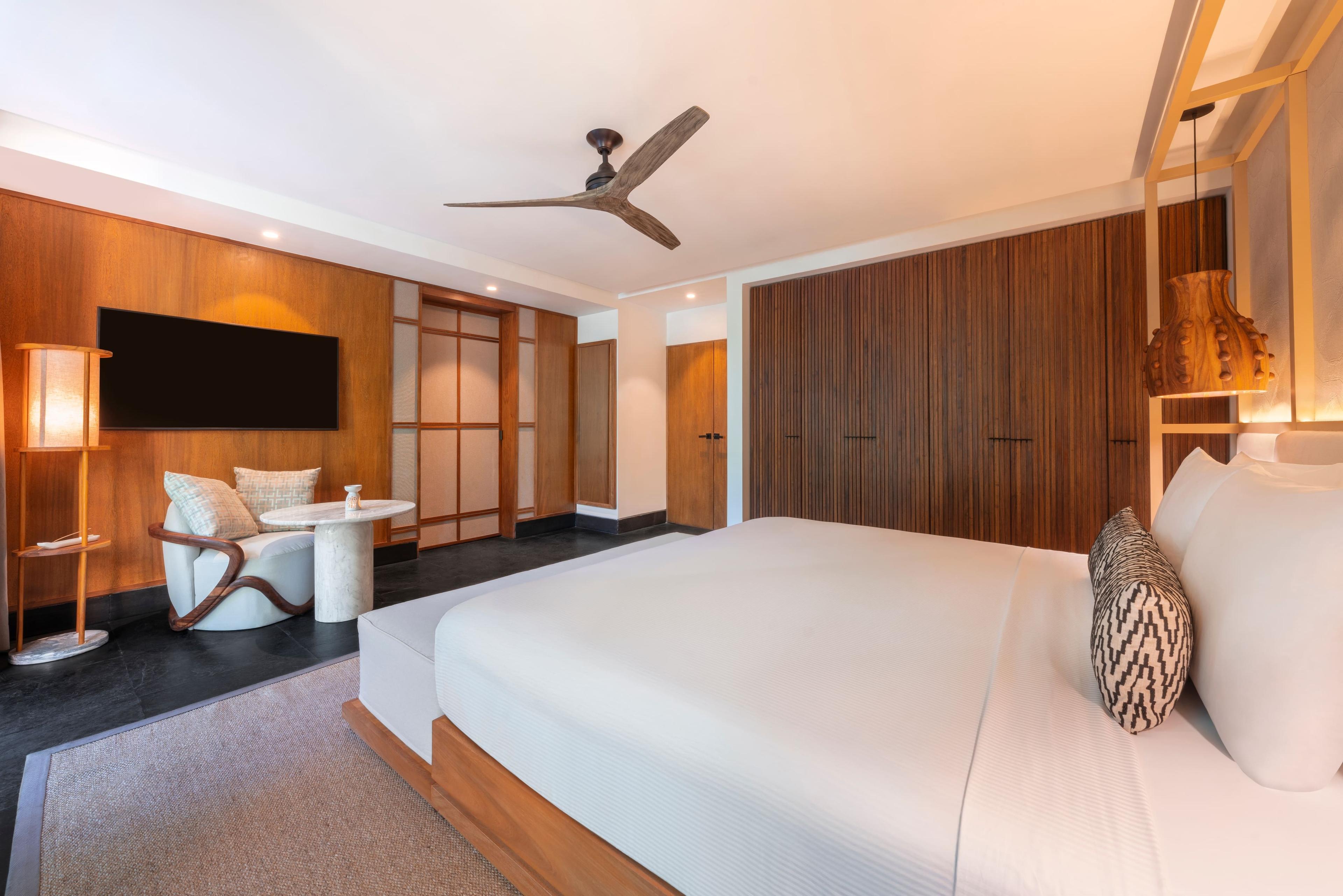 BTMXMY_TWO_BEDROOM_FAMILY_RESIDENCE_MASTER_BEDROOM_2