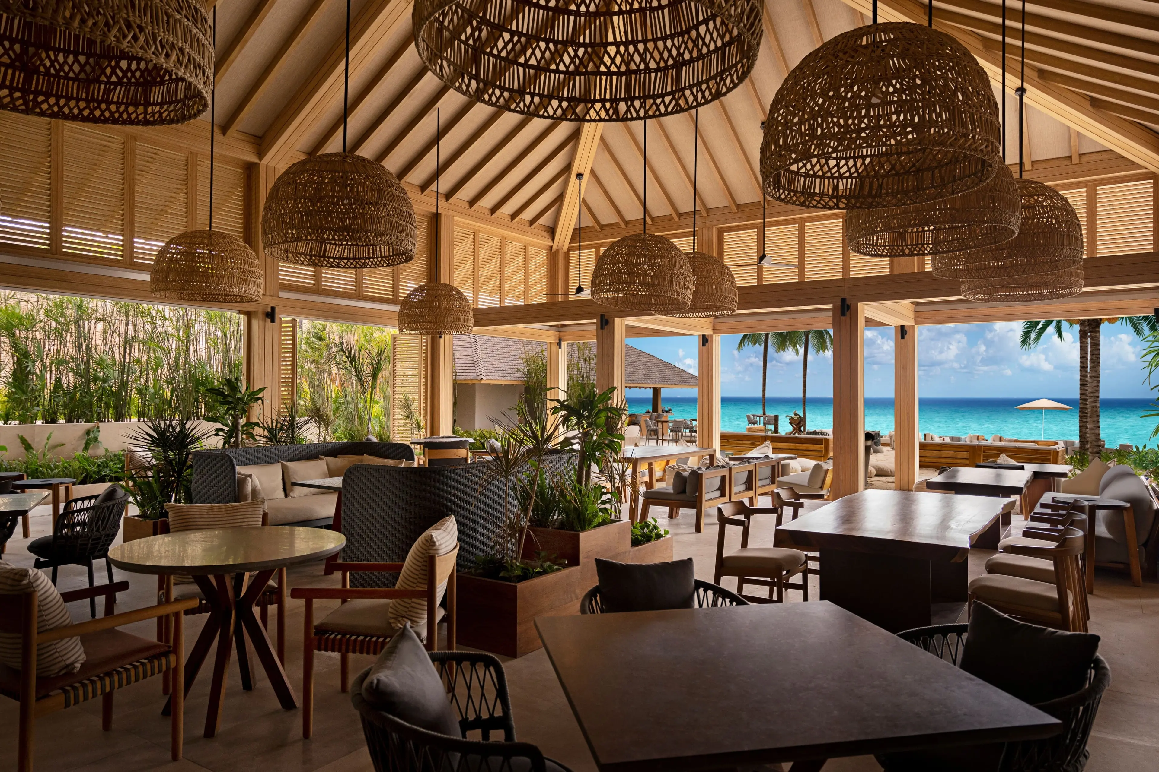 BTMXMY_SANDS_BEACH_CLUB_LOW