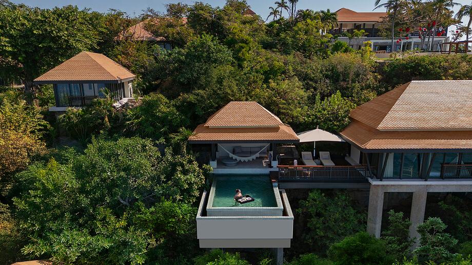 Floating breakfast experience