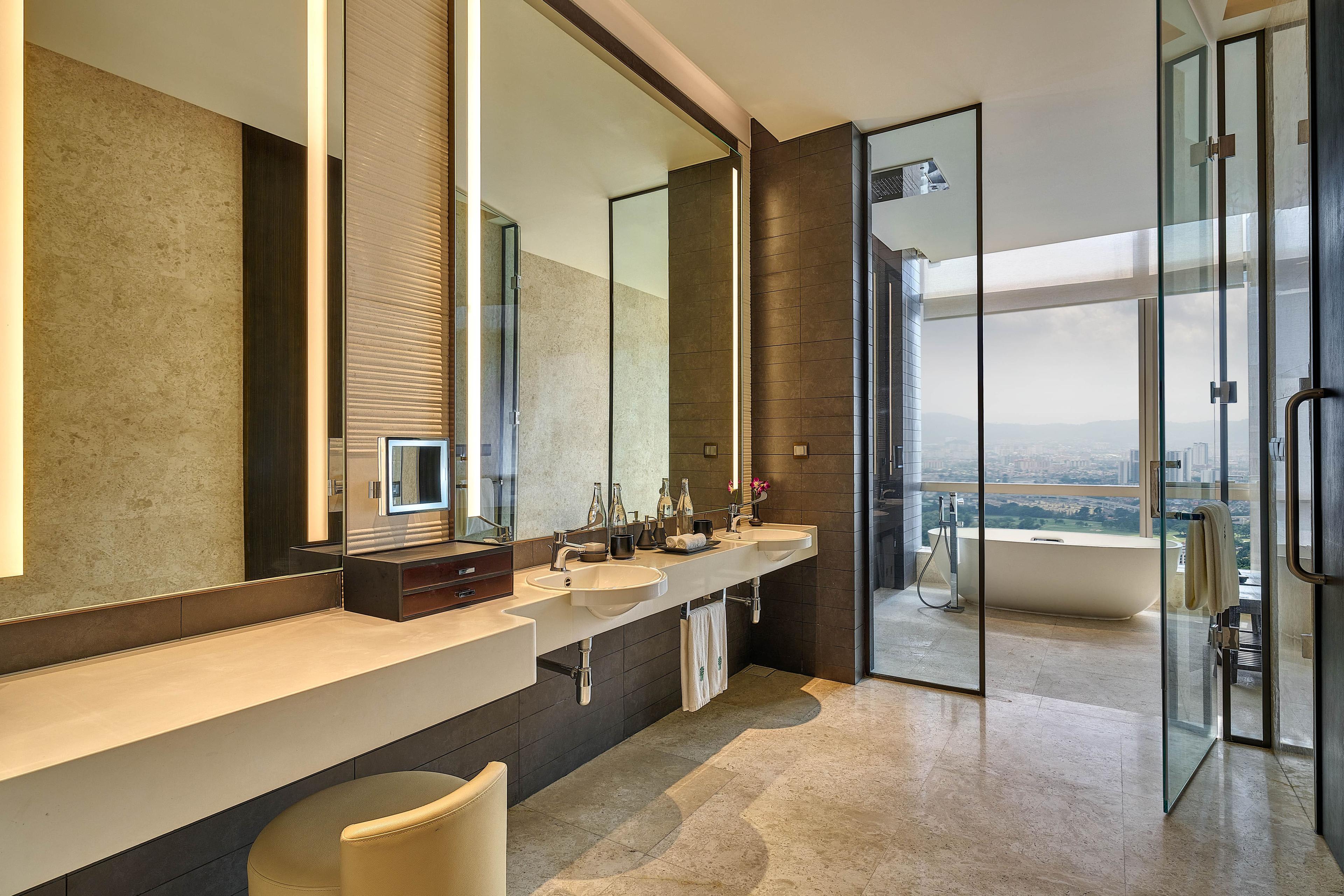 banyan retreat_bathroom