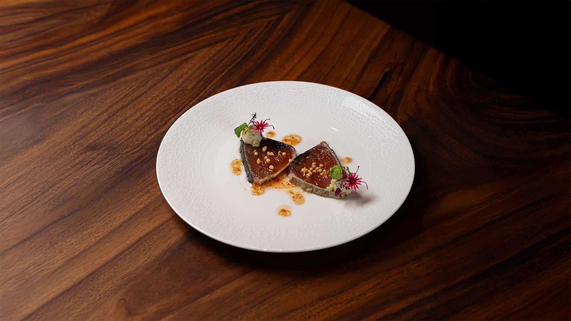 Business set lunch priced at $48++ (2 courses) with seating between 12pm to 2.30pm.