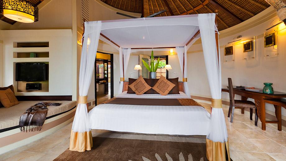Banyan Tree Maldives Vabbinfaru Accommodation - Beachfront Pool Villa Bedroom