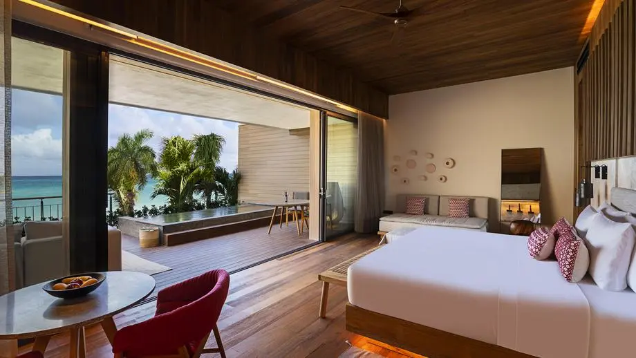 Banyan Tree Mexico Mayakoba Gallery Beachfront Pool Suite King size bed
