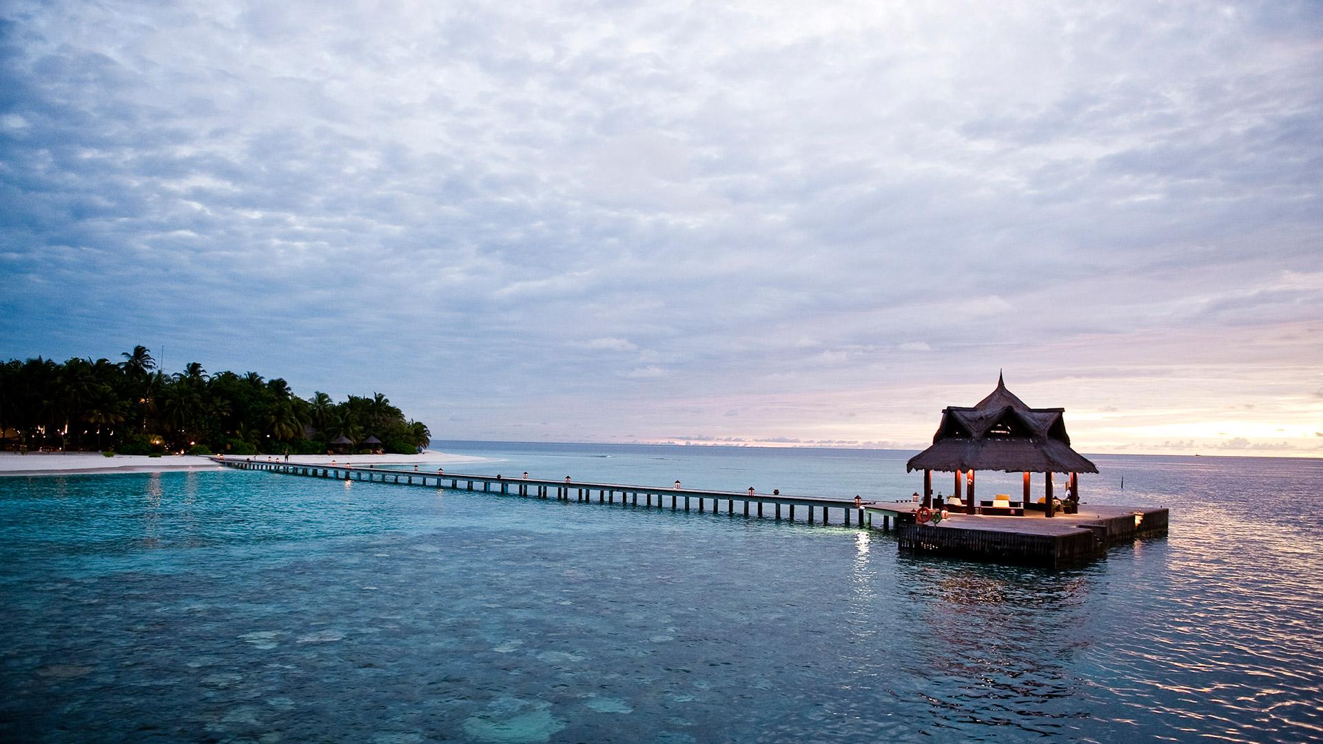 Beachfront Bar Facilities in Banyan Tree Maldives Resort