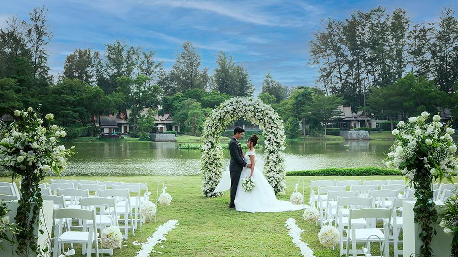 Banyan Tree Thailand Phuket Weddings Honeymoons - Weddings Lawn Couple Double Pool Villas Daylight Weddings