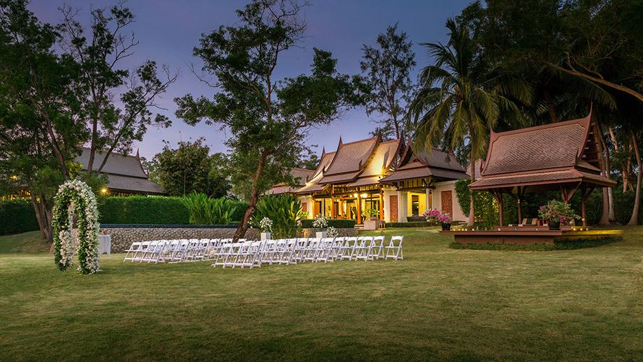 weddings-setup-double-pool-villas-dusk.jpg