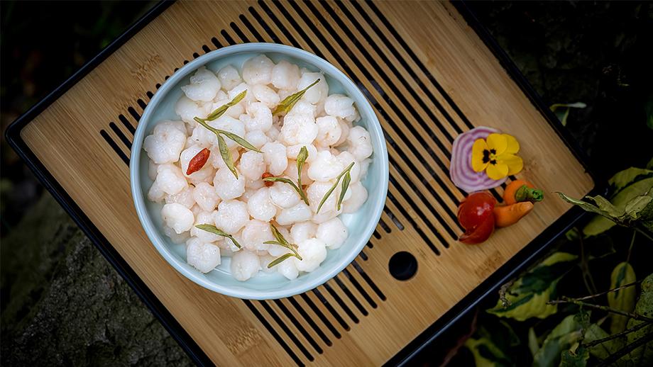 Stir-fried shrimps with Longjing tea
