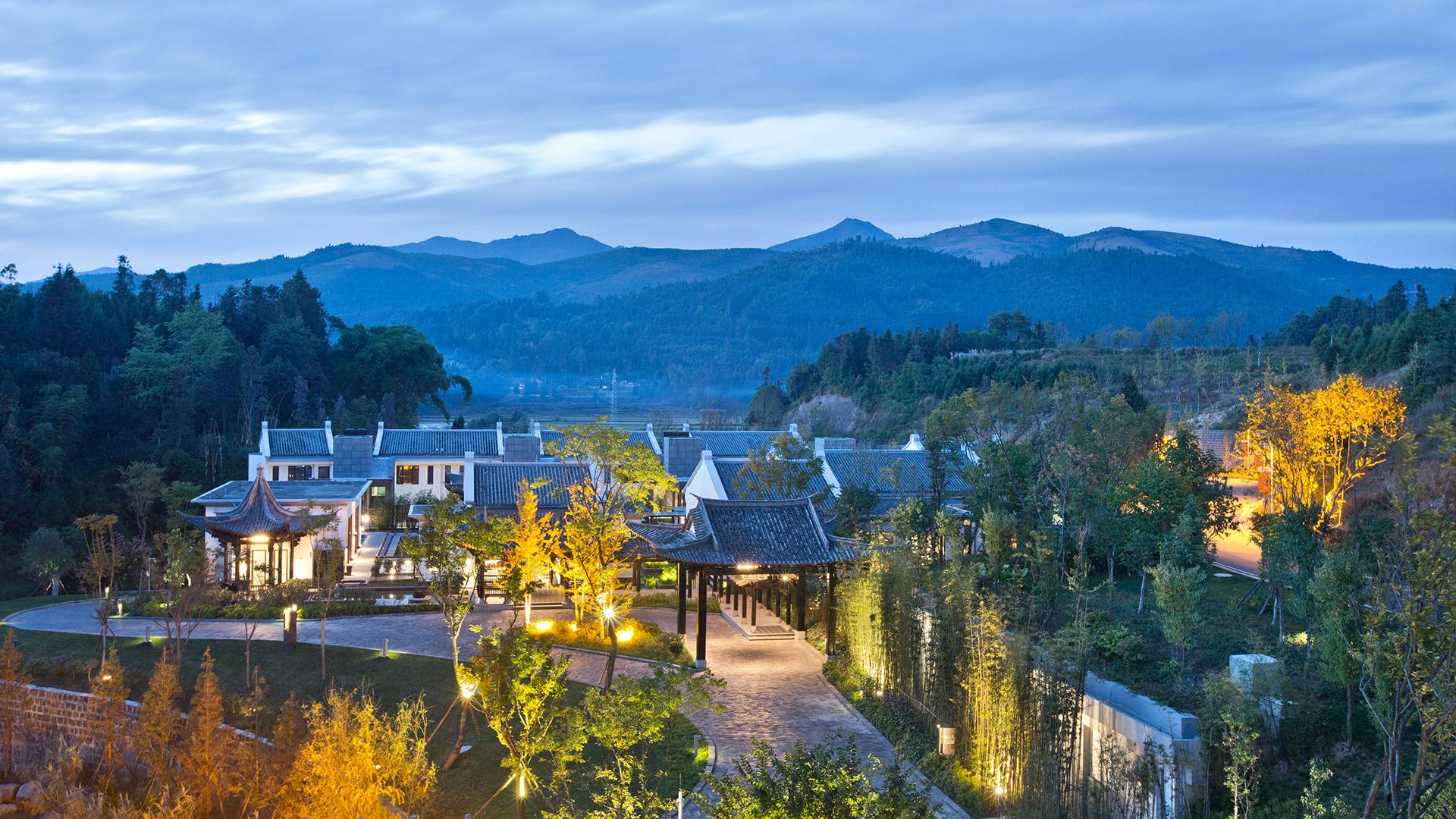 Is Yunnan Worth Visiting - Luxury Hotel Offers Banyan Tree