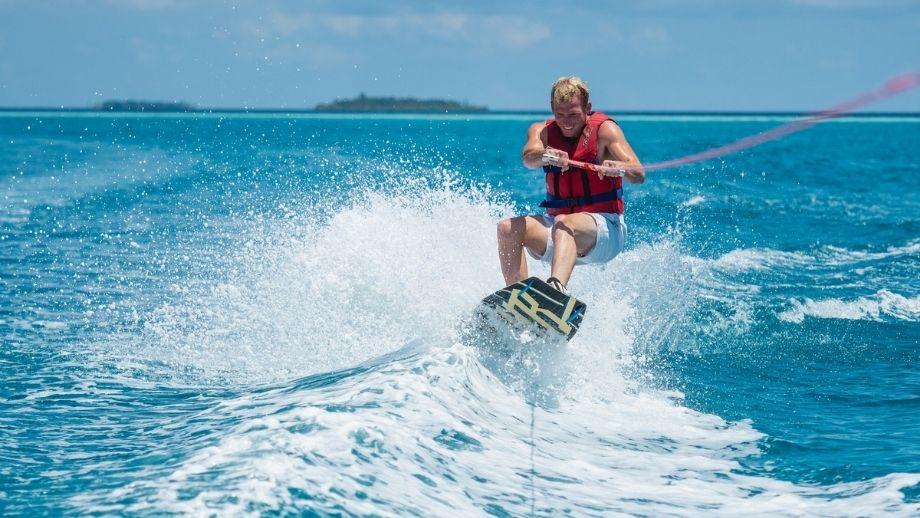 Banyan Tree Vabbinfaru Maldives Watersports Wakeboarding