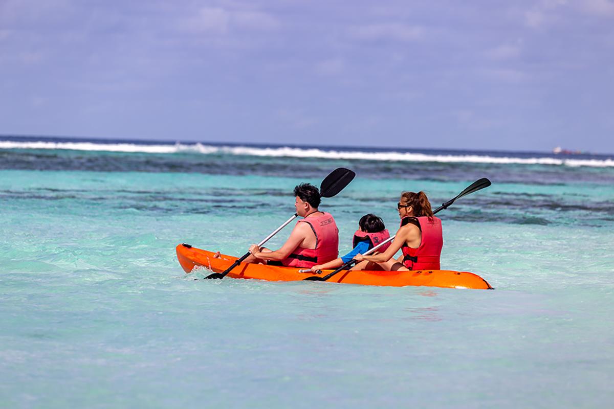 Family Kayaking 