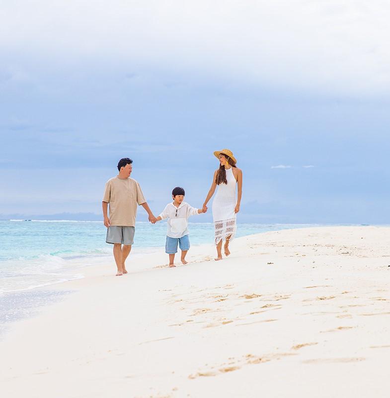 Family walking on Beach 