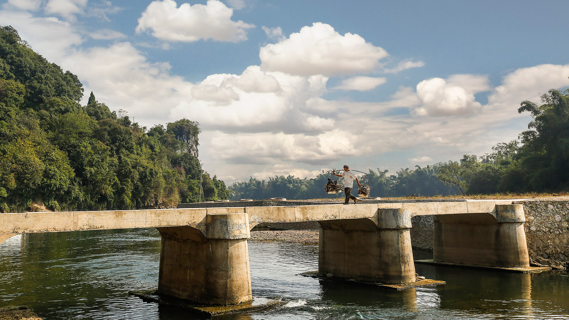 Yangshuo River Rafting Local Attractions by Banyan Tree