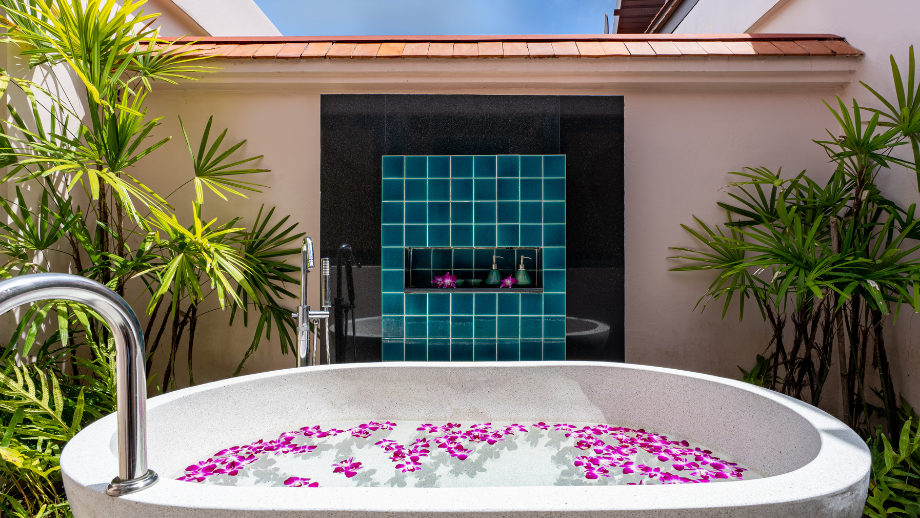 Signature Pool Villa Bath tub