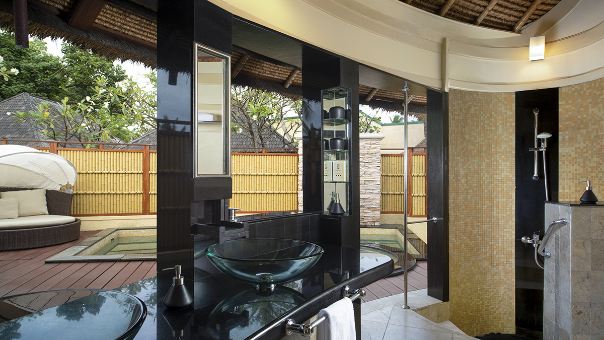 Bathroom of Grand Beachfront Pool Villa 