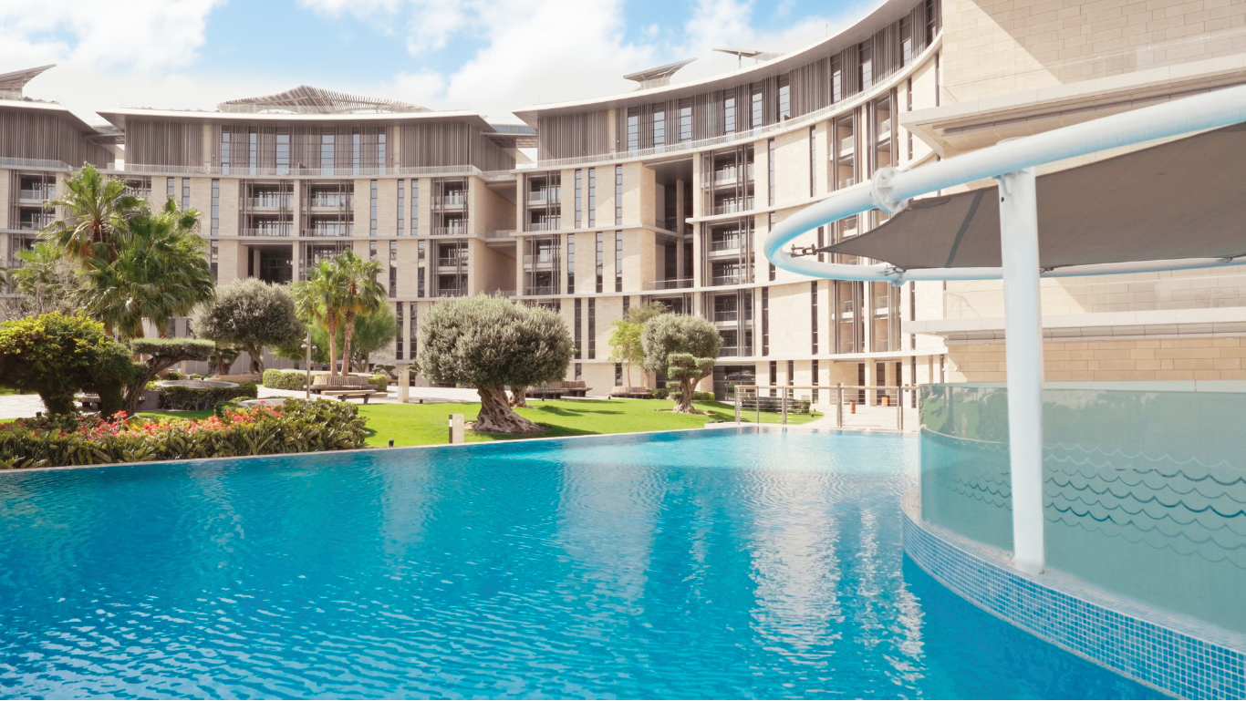 bt-doha-outdoor-pool