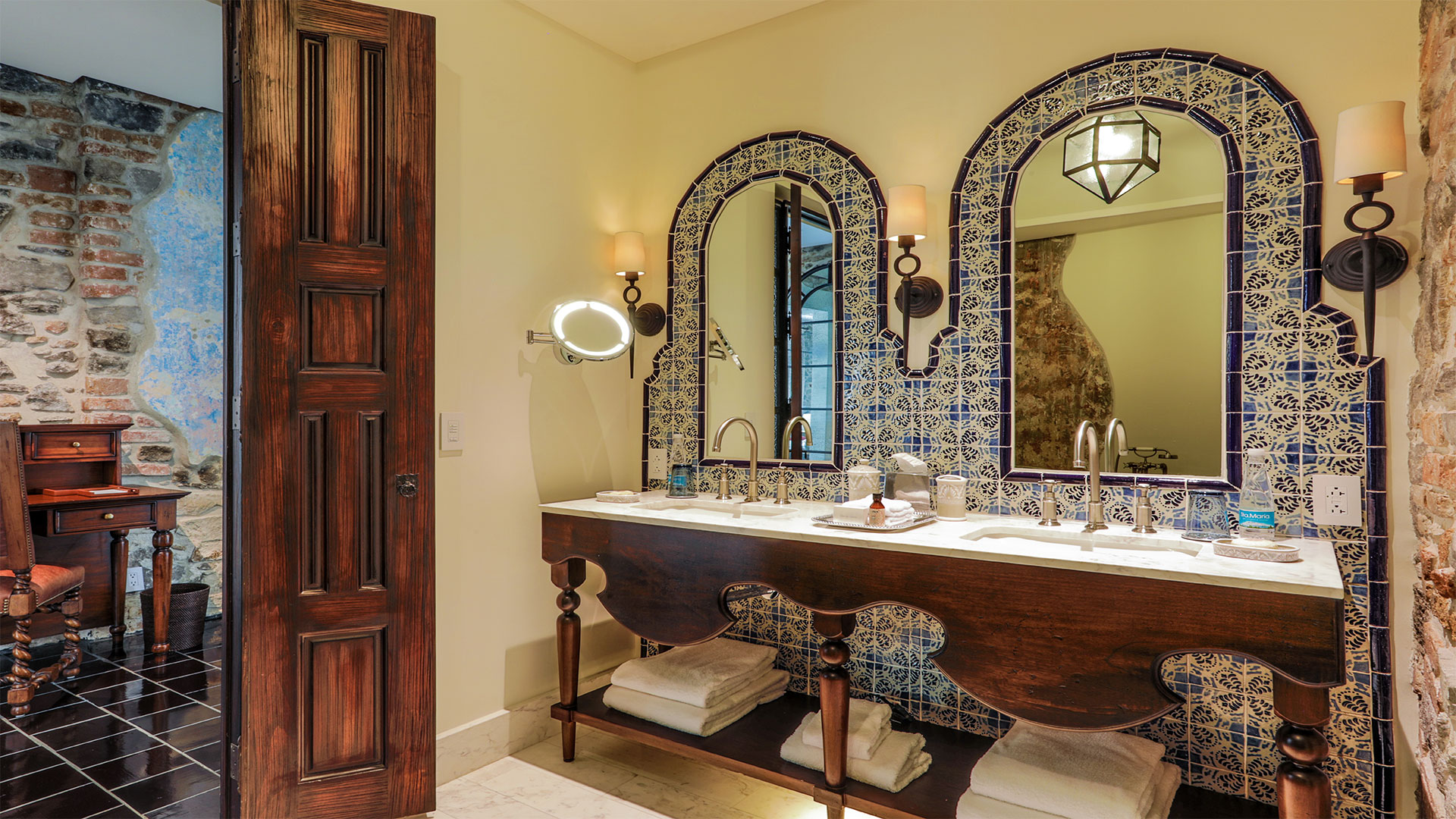 puebla suite bath and desk