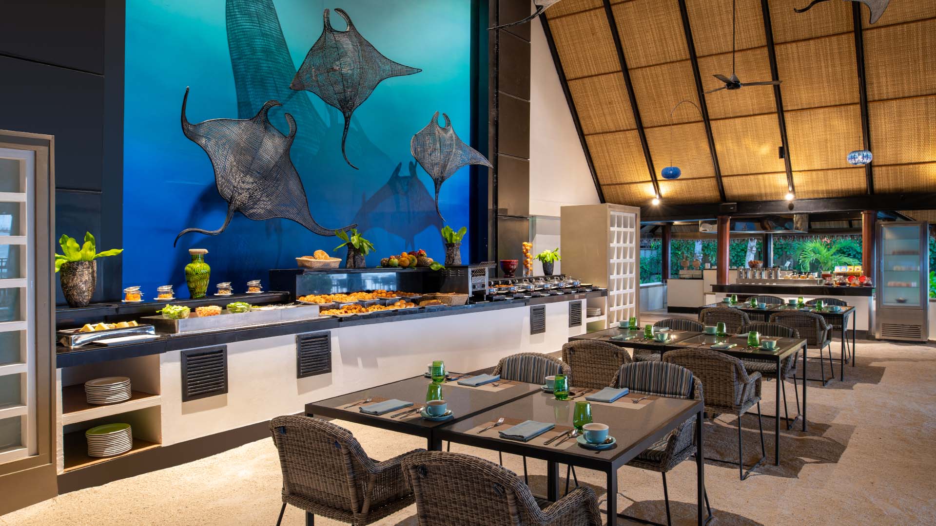 Dining at Dhawa Ihuru