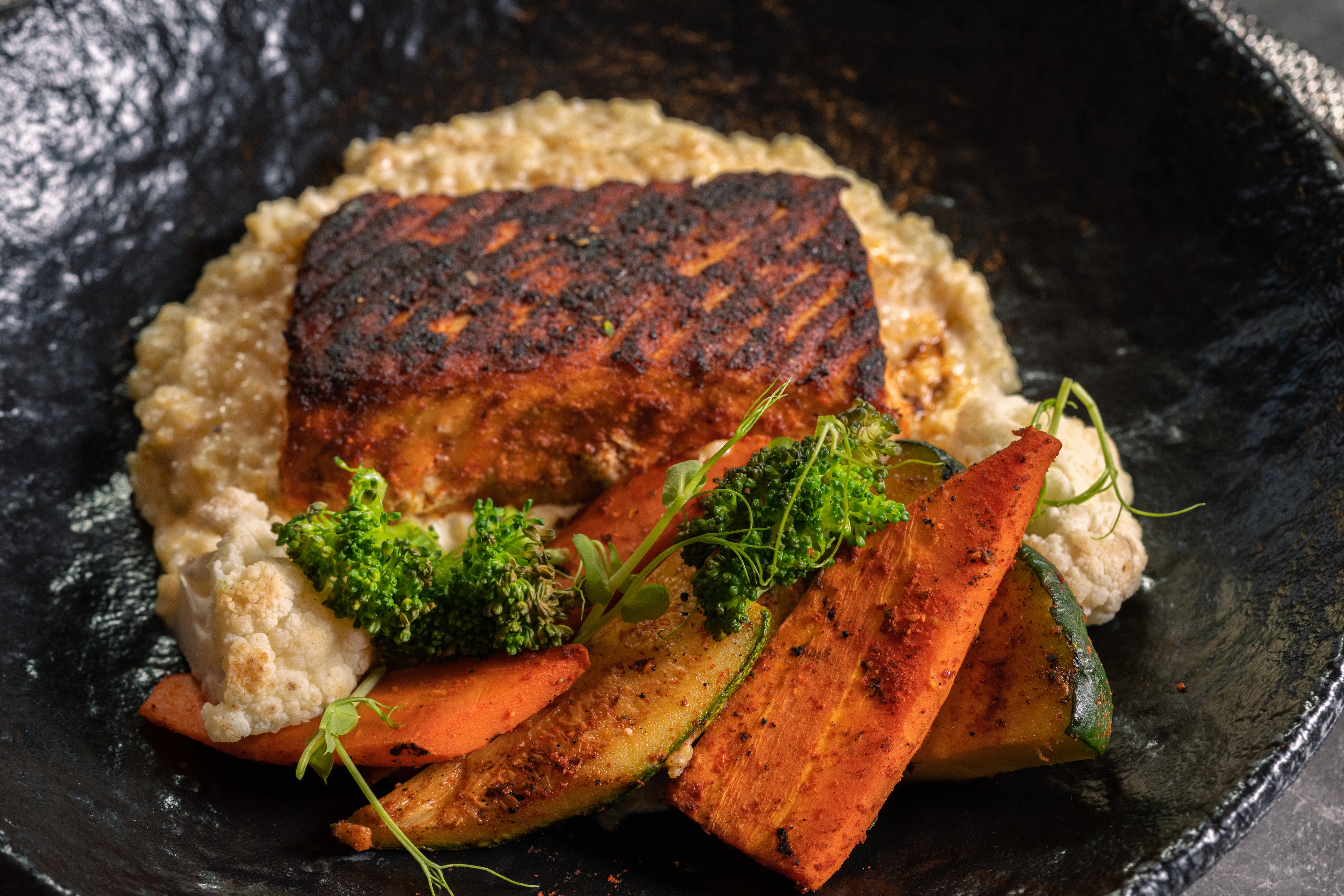 BTMXMY_IN_VILLA_DINNING_SALMON_LOW