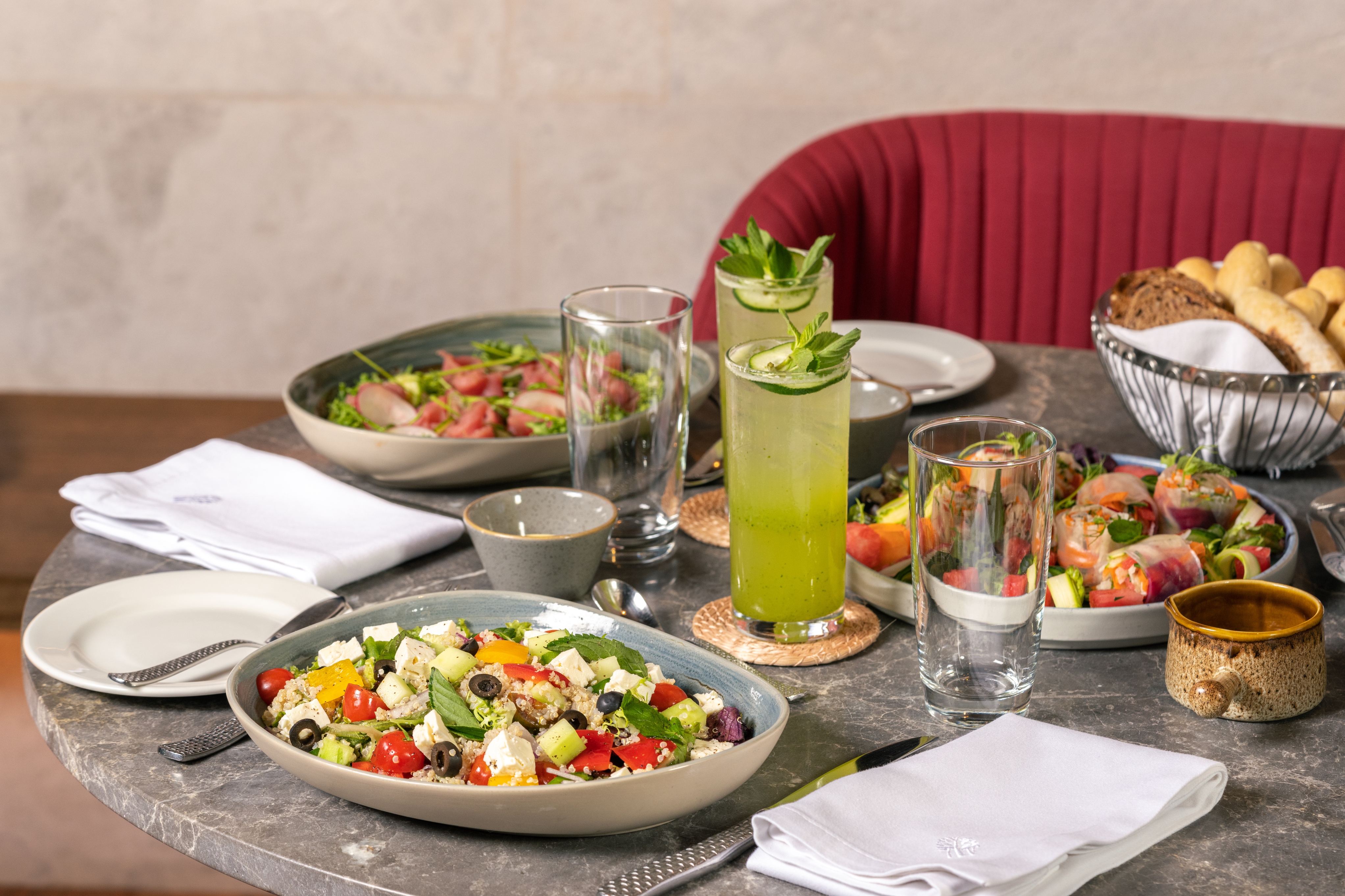 BTMXMY_IN_VILLA_DINNING_TABLE_LOW