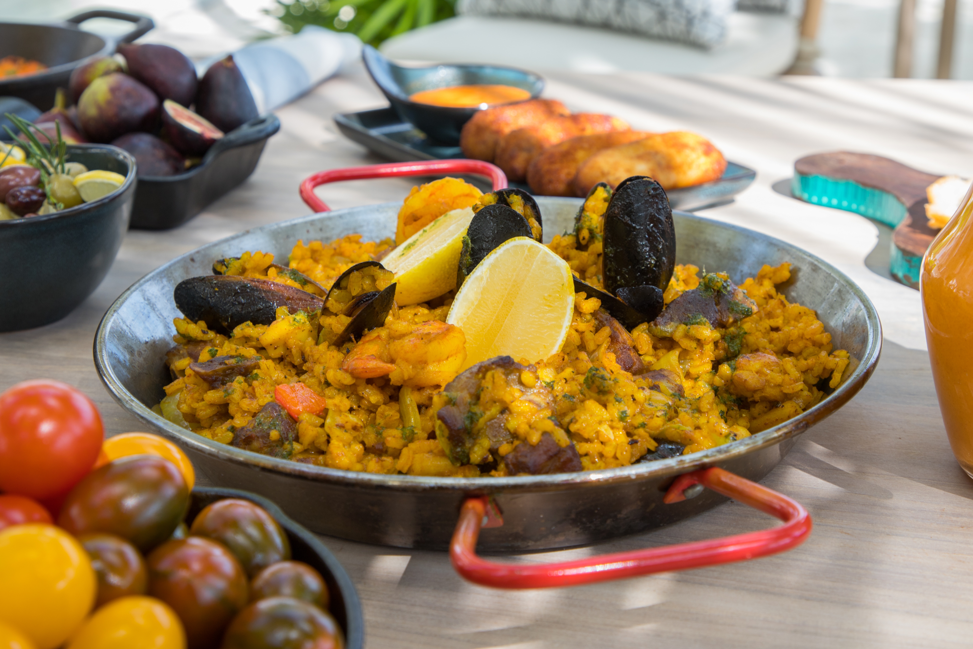 BTMXMY_SUR_BEACH_CLUB_PAELLA_LOW