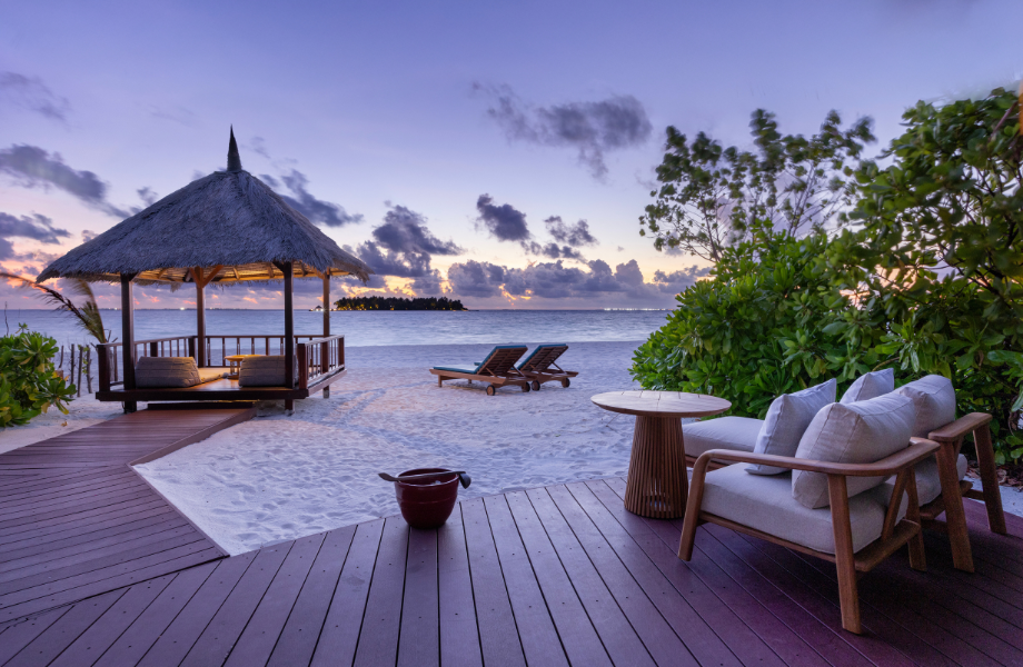 Banyan Tree Vabbinfaru Beachfront Sunset View Pool Villa