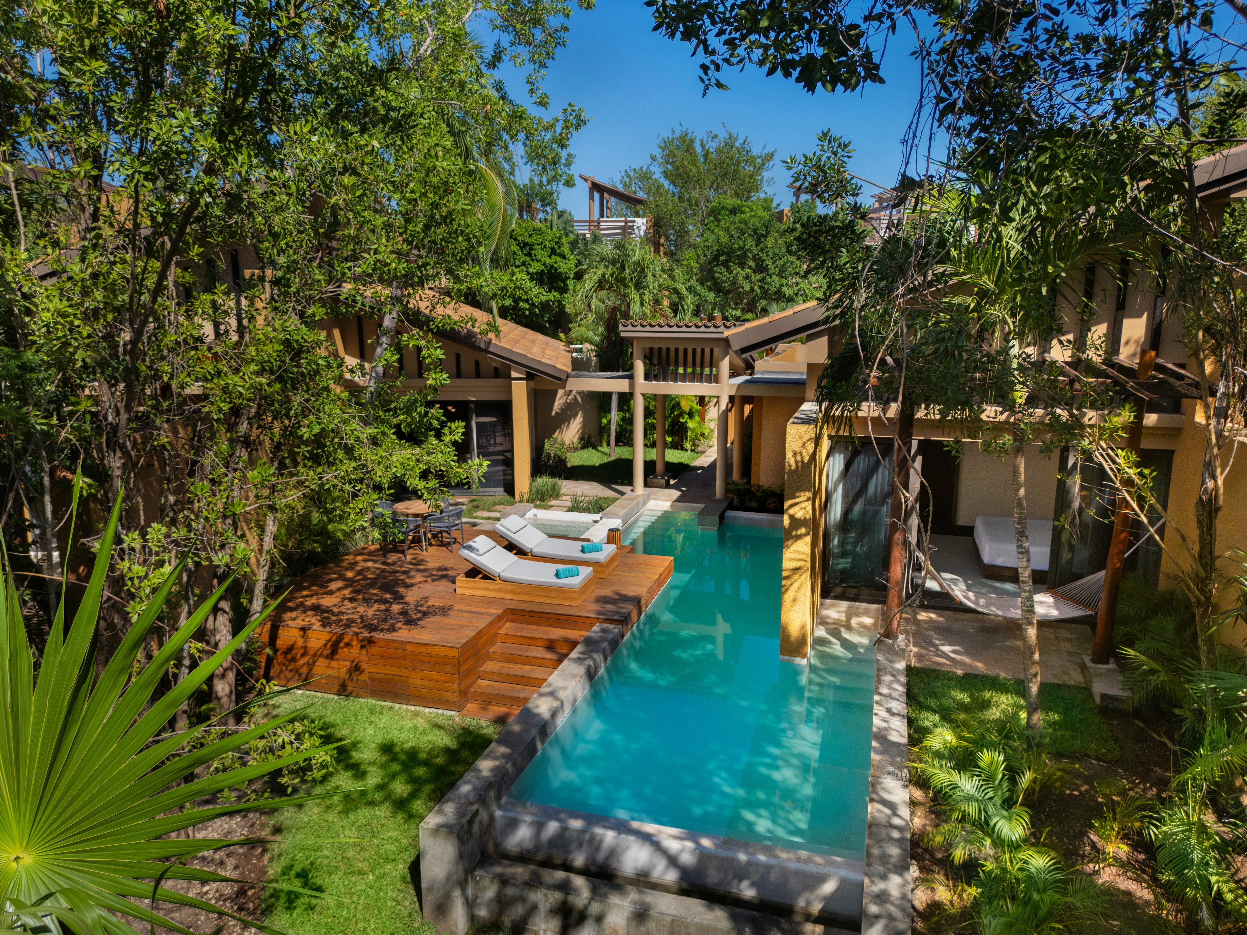 BTMXMY_DELUXE_POOL_VILLA_WITH_LIVING_ROOM_VIEW