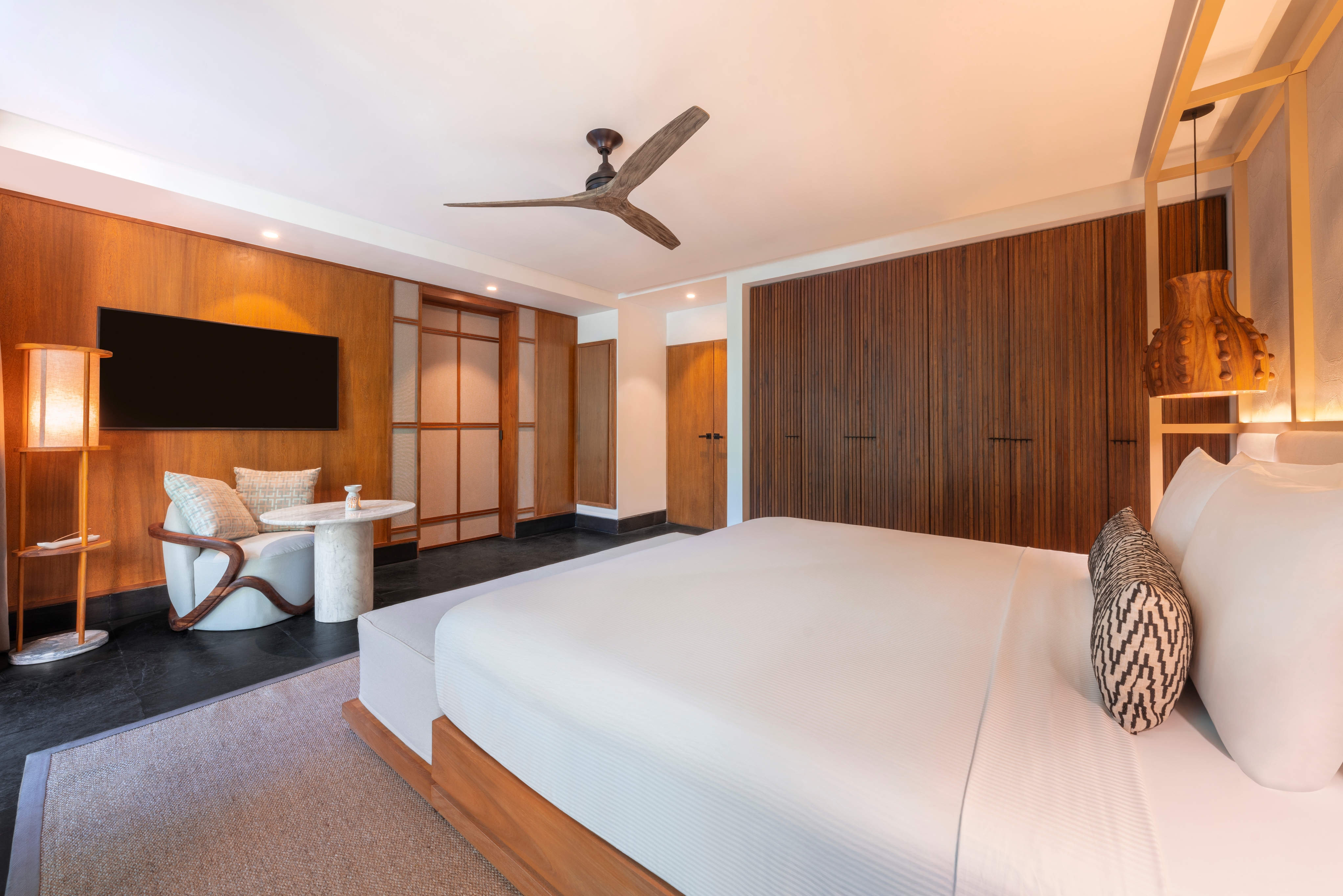 BTMXMY_THREE_BEDROOM_FAMILY_RESIDENCE_MASTER_BEDROOM_2