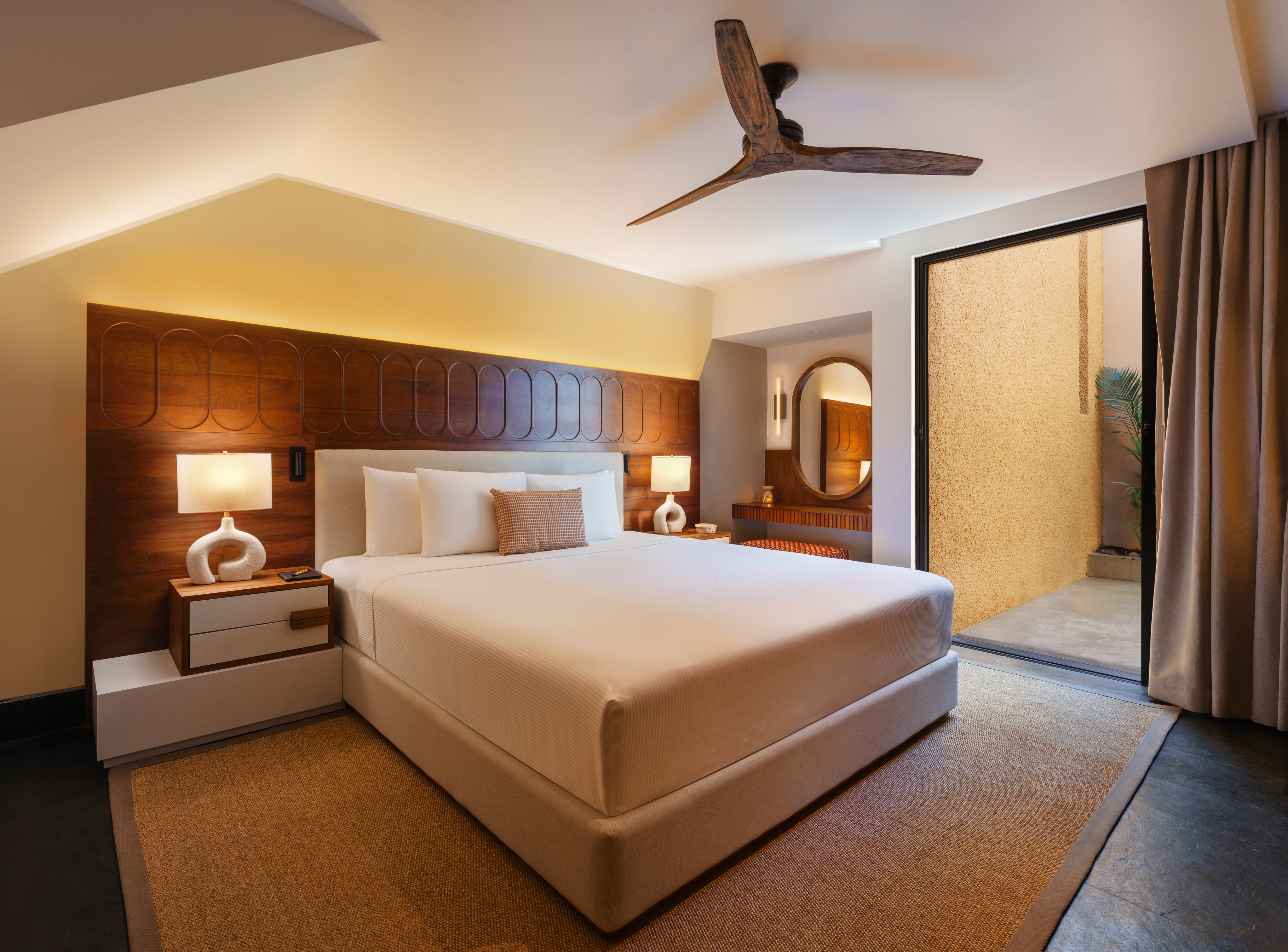 BTMXMY_THREE_BEDROOM_FAMILY_RESIDENCE_SECONDARY_BEDROOM_KING