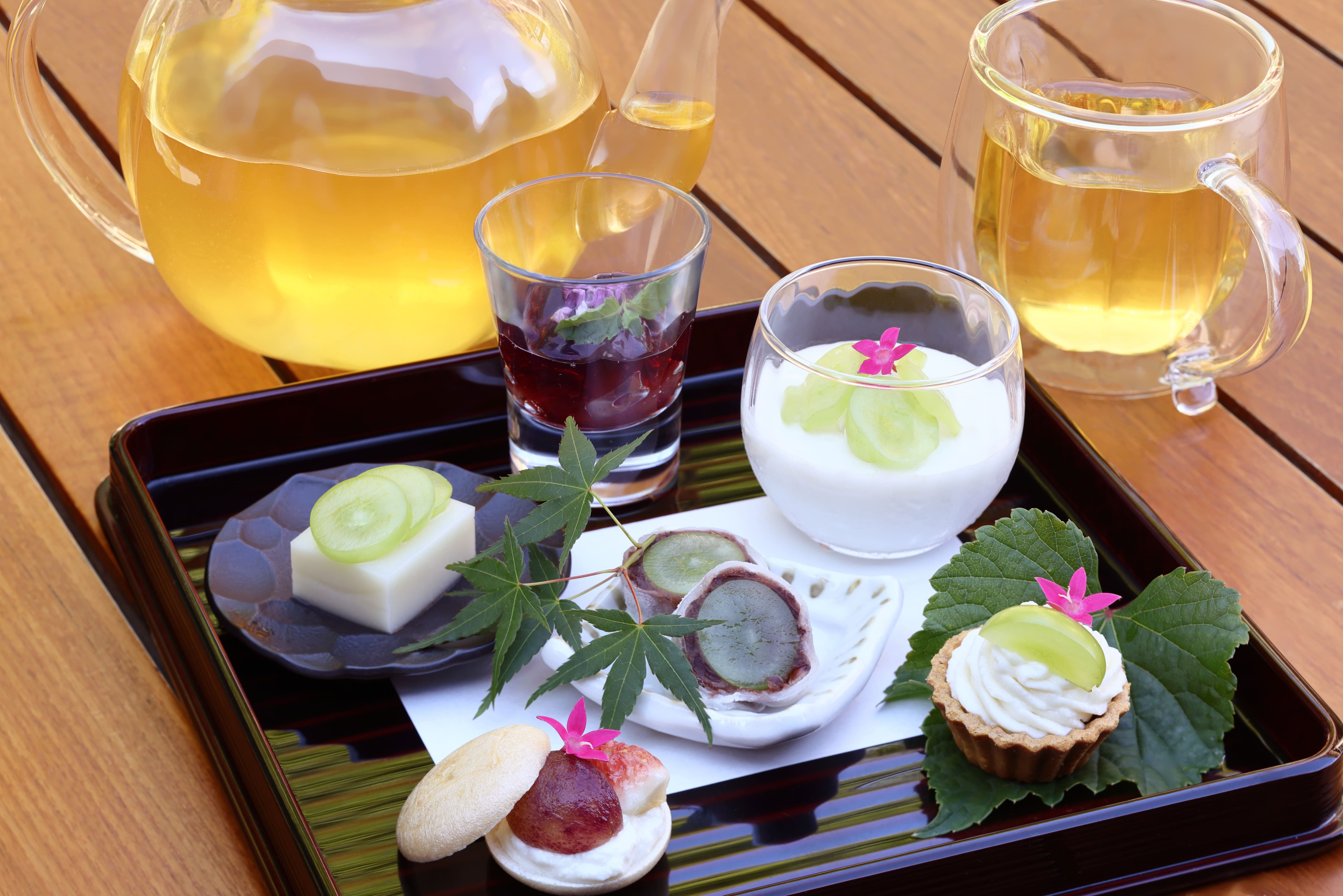 Shine Mascut and Grape Dessert Set 