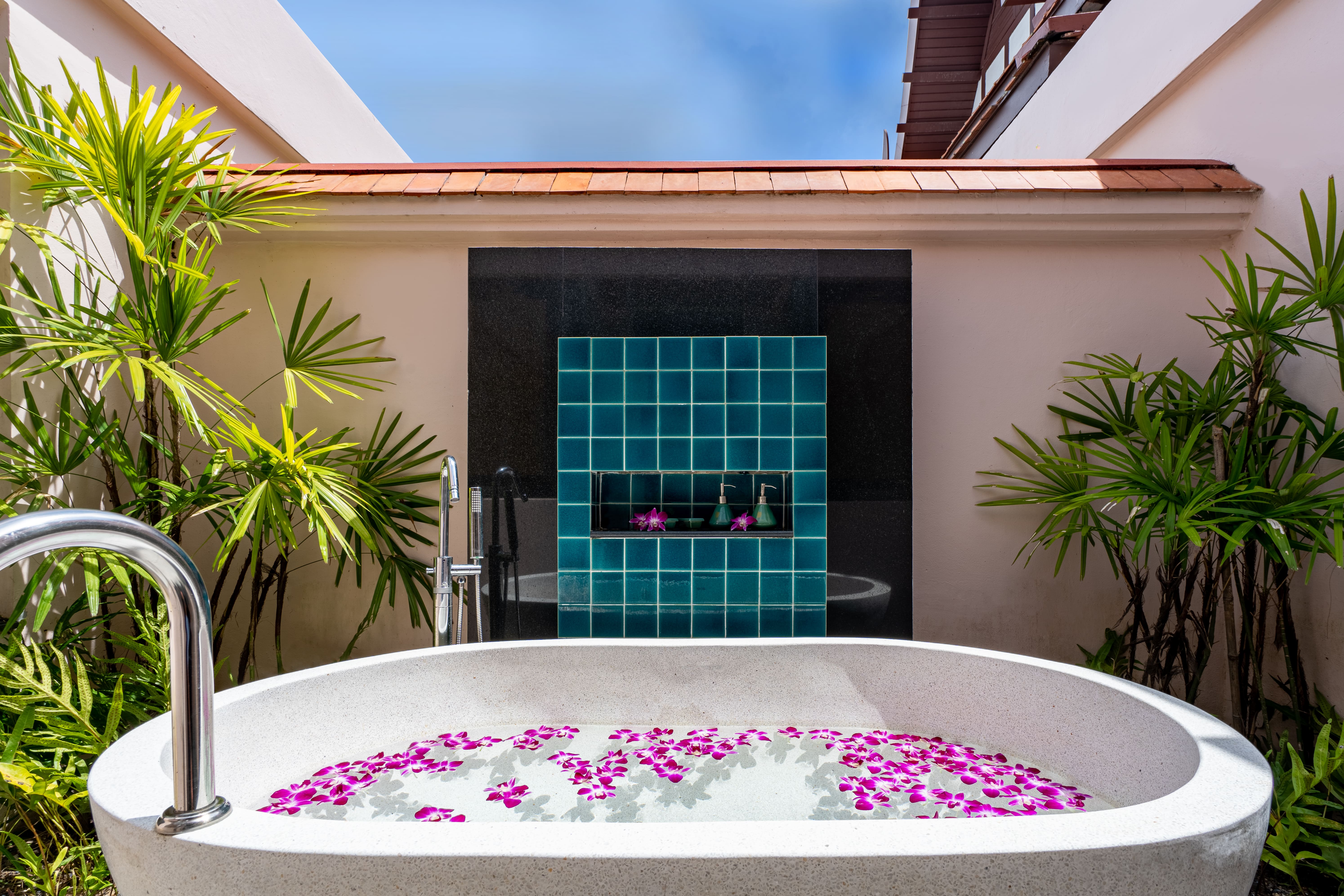 Signature Pool Villa Bathtub