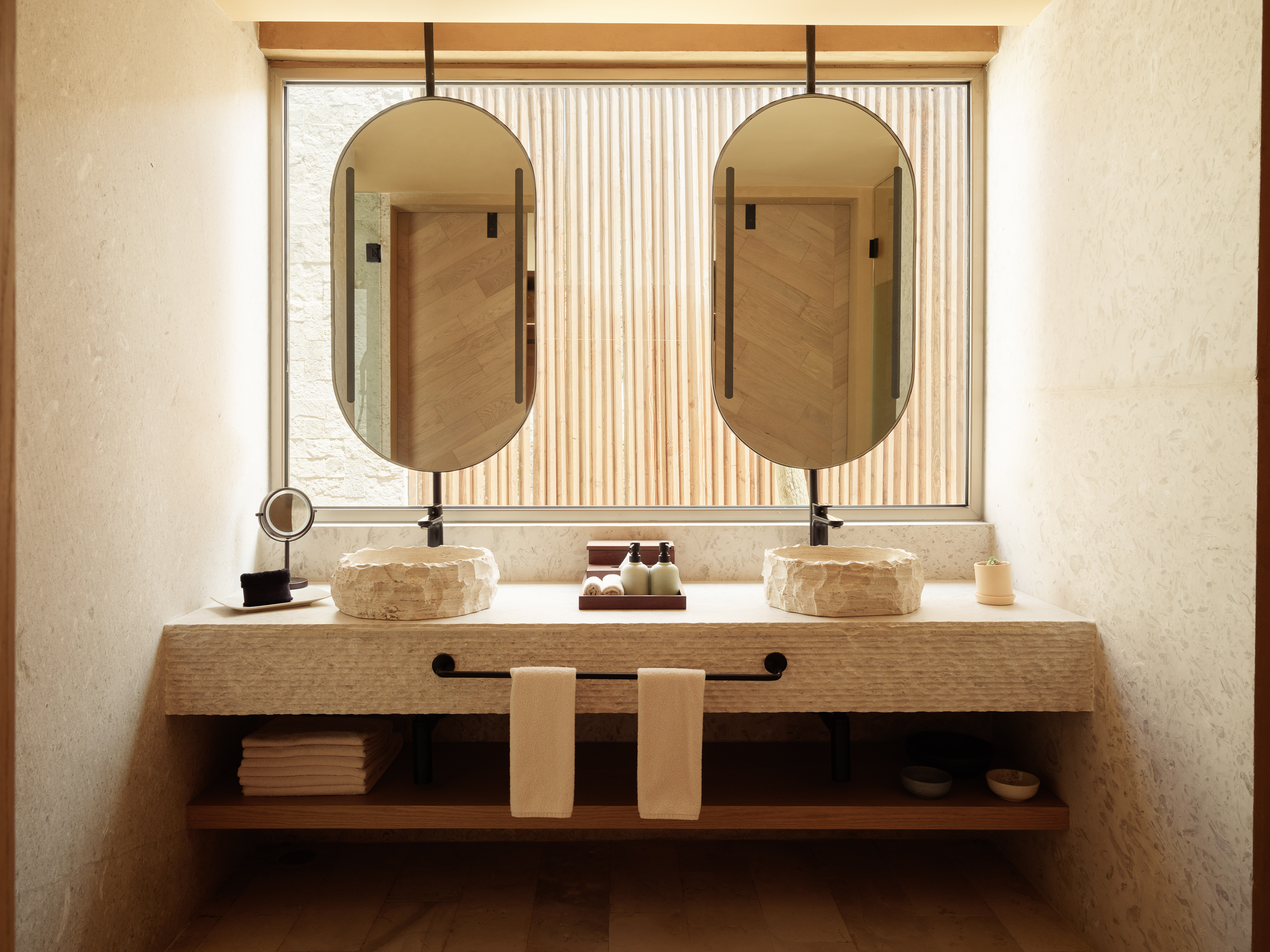 bt-veyavg-accommodations-harmony-serenity-pool-king-suite-03