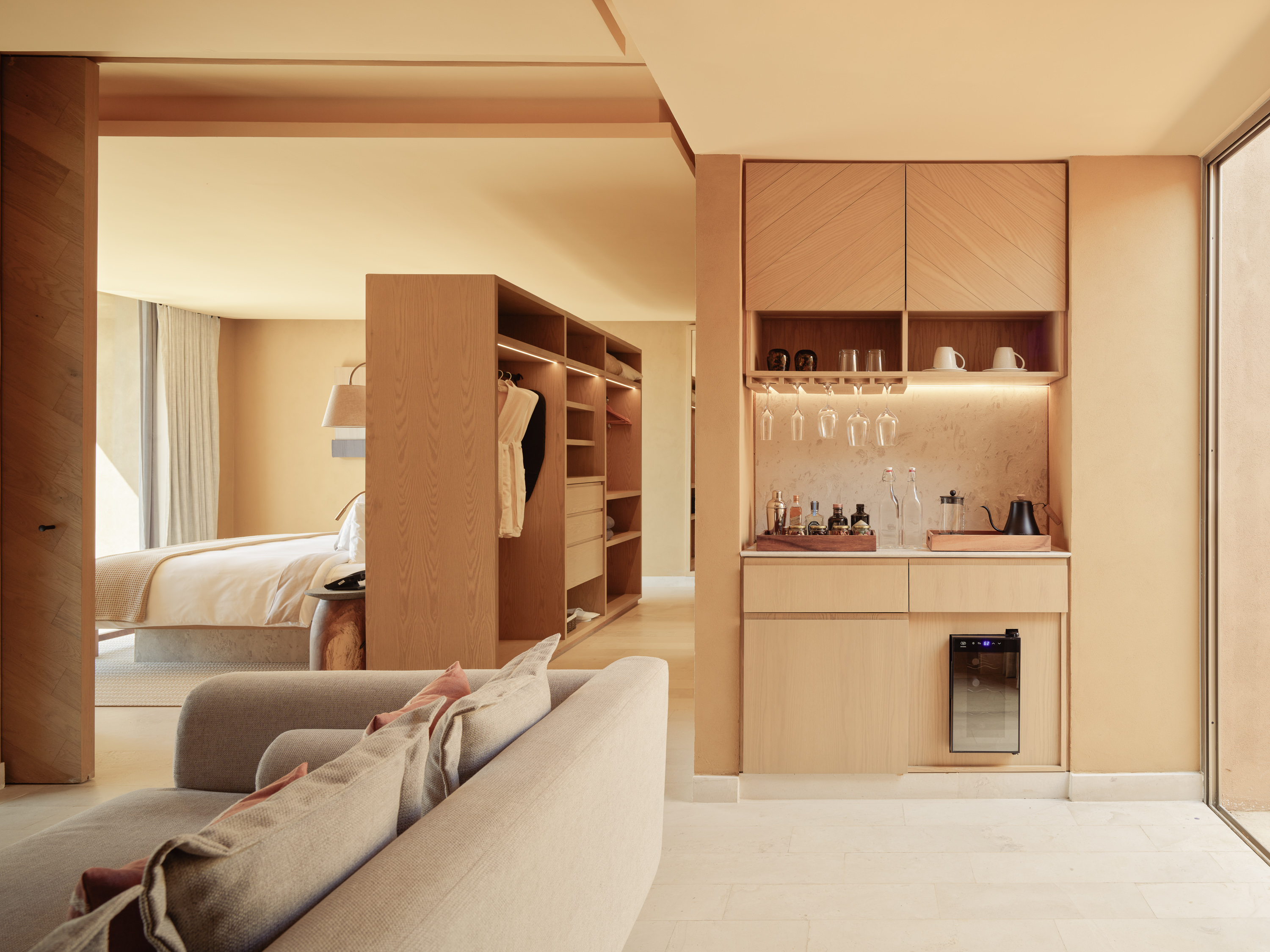 bt-veyavg-accommodations-harmony-serenity-pool-king-suite-04