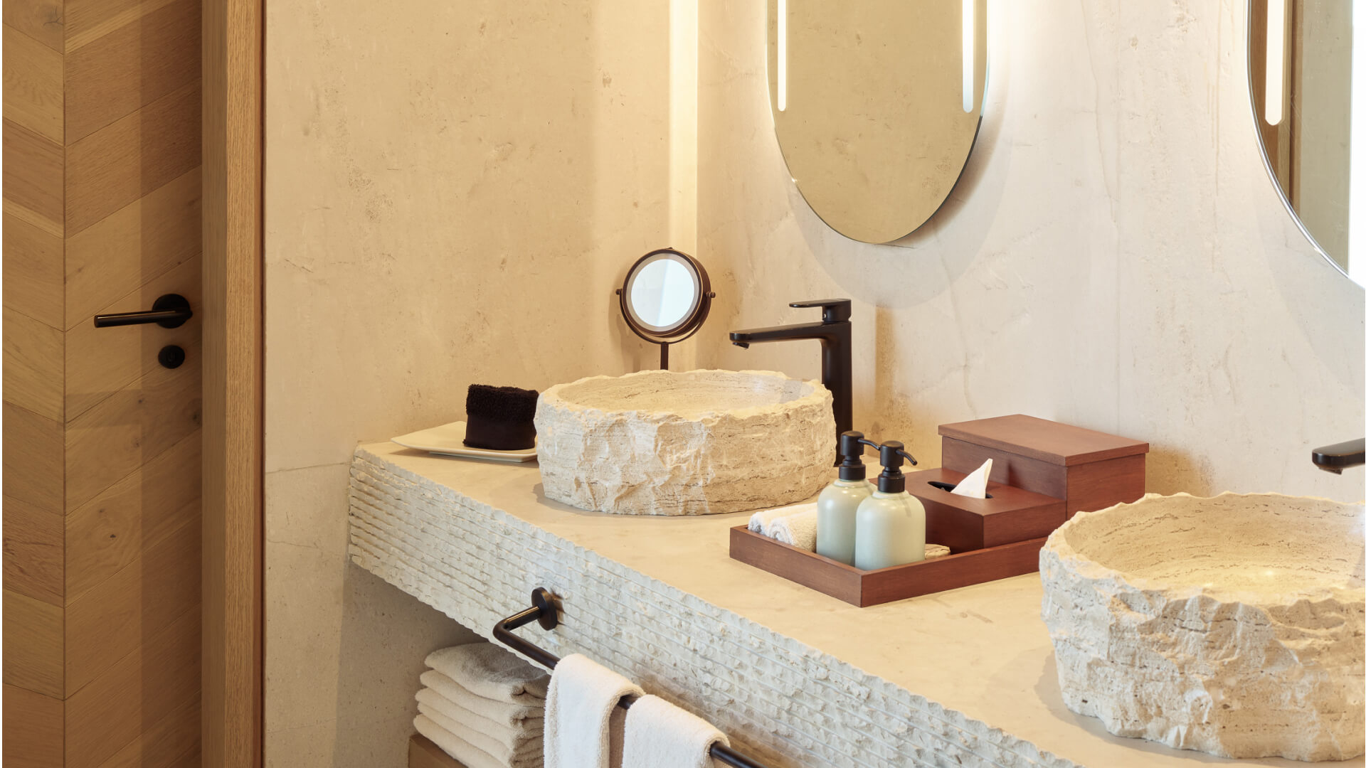 bt-veyavg-accommodations-pool-bliss-04