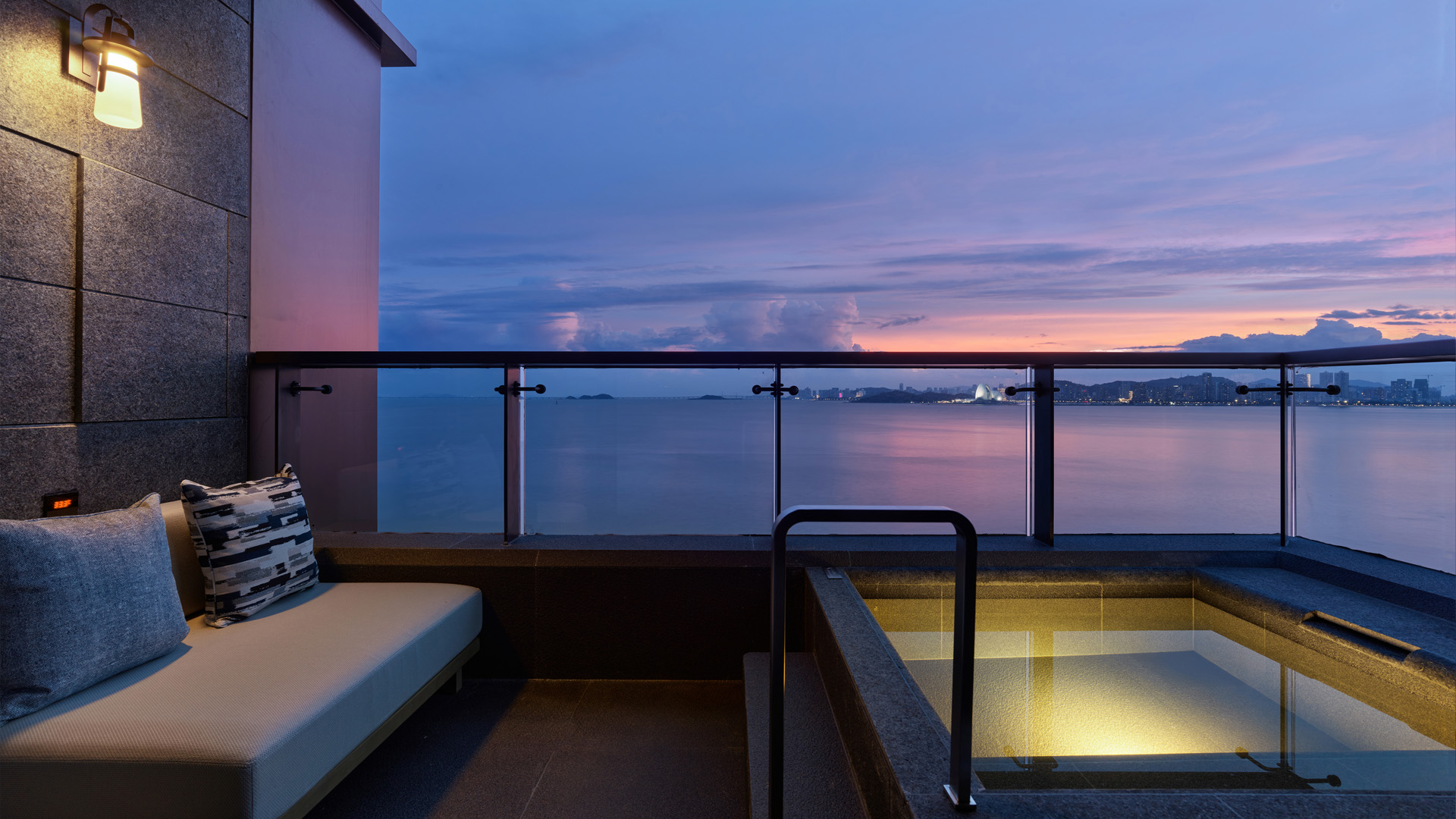 BT Zhuhai Ocean View Onsen Suite - King Room
