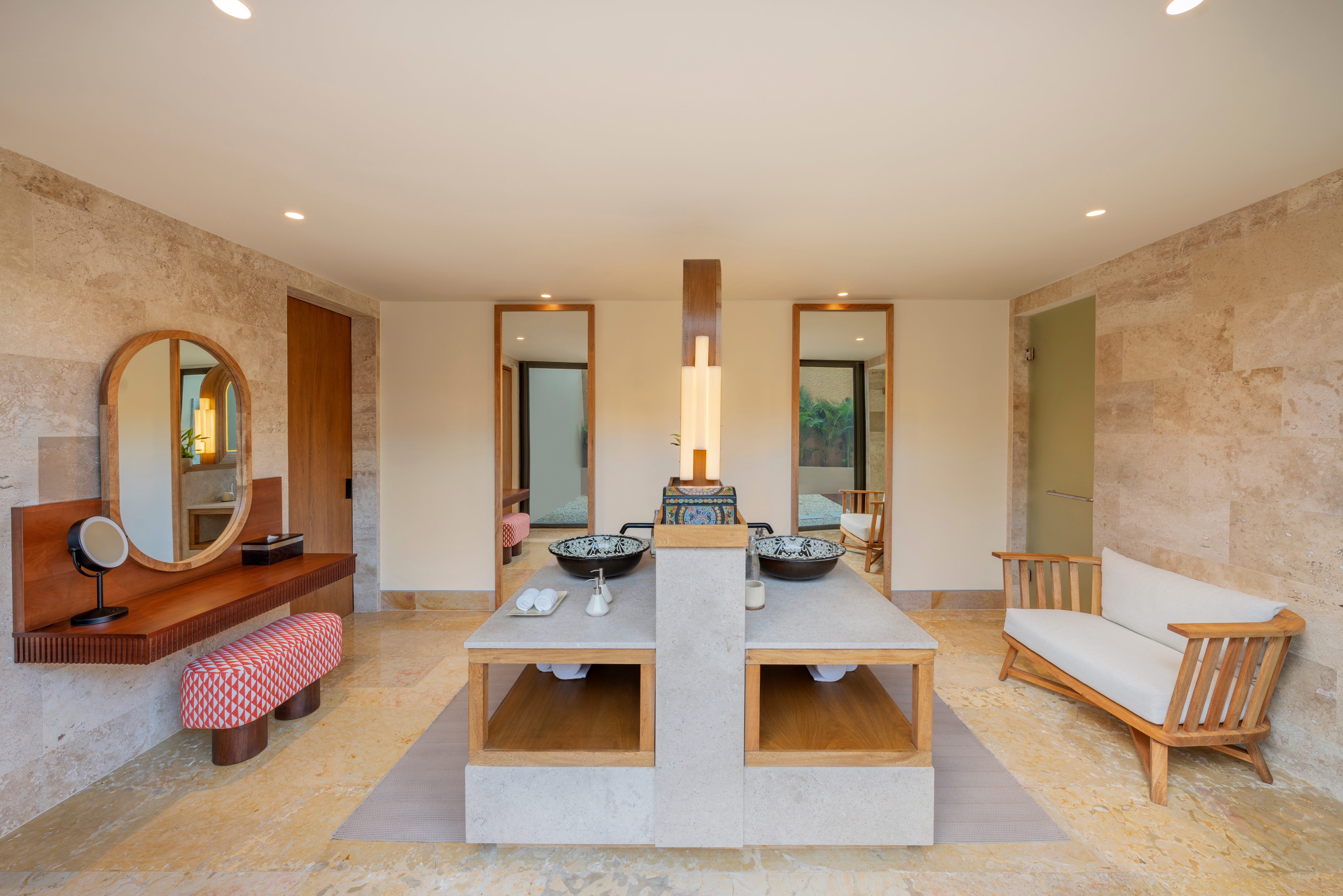BTMXMY_HARMONY_THREE_BEDROOM_BEACHFRONT_POOL_VILLA_MAIN_BATHROOM_LOW
