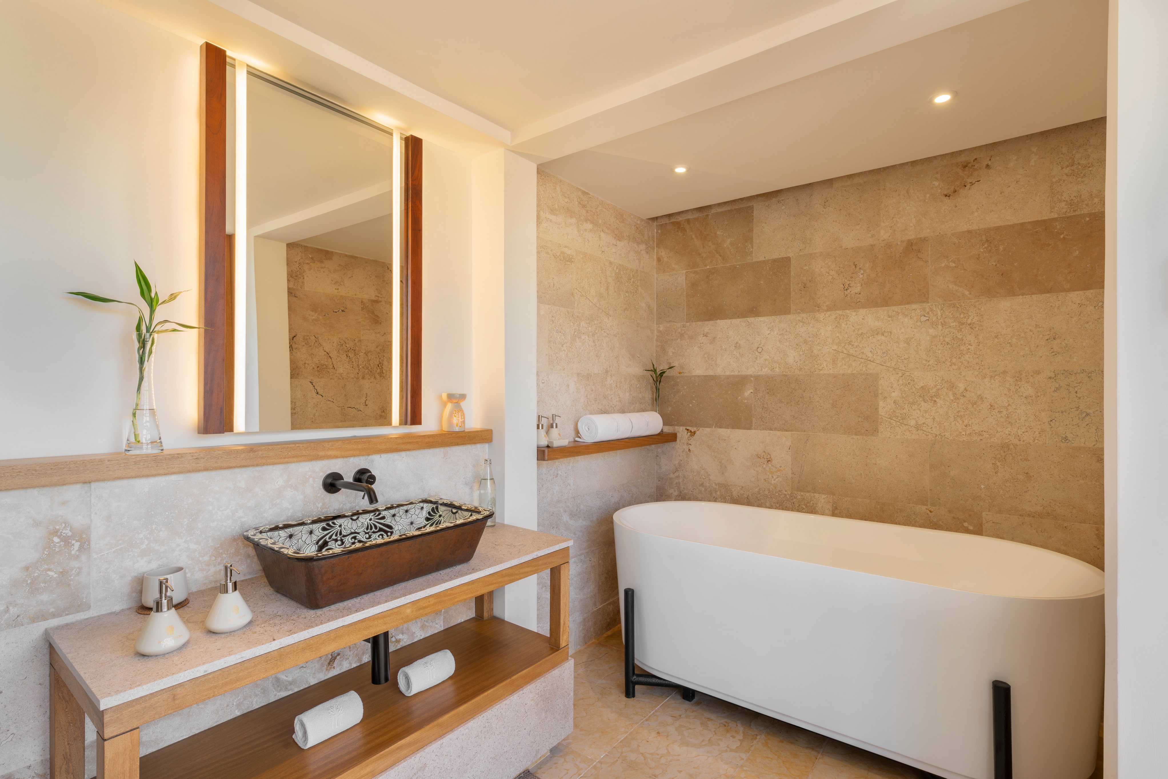 BTMXMY_HARMONY_THREE_BEDROOM_BEACHFRONT_POOL_VILLA_UPSTAIRS_BATHROOM_LOW