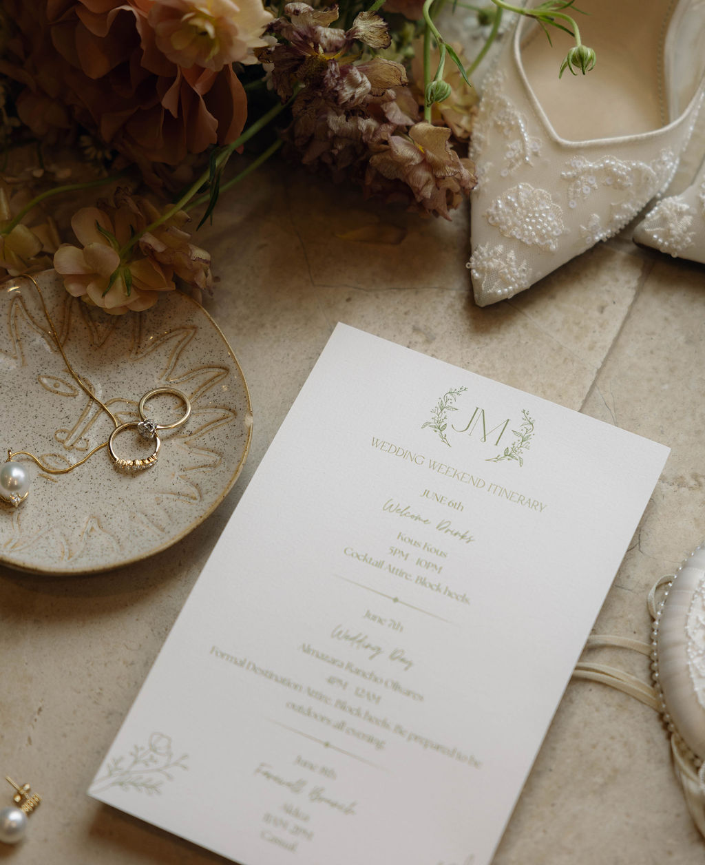 Wedding couple banyan tree veya